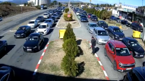 (VIDEO) Festa e 23 tetorit, fluks i shtuar i qytetarëve në pikat kufitare