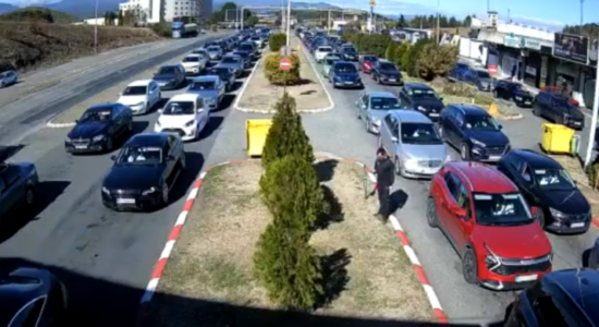 (VIDEO) Festa e 23 tetorit, fluks i shtuar i qytetarëve në pikat kufitare