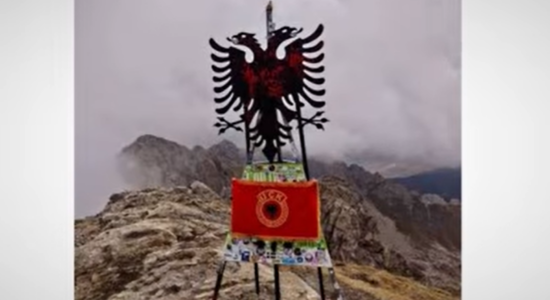 (VIDEO) Federata Shqiptare e Alpinizmit dënon heqjen e shqiponjës nga Korabi