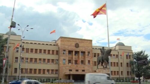 (VIDEO) Ministrja e Energjetikës i mbijeton interpelancës në Kuvend