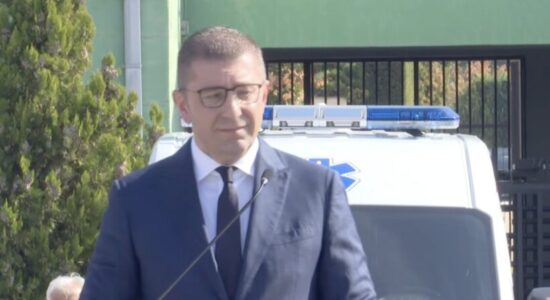 Mickoski decid: Pjesa me gojë e provimit të jurisprudencës mbetet në maqedonisht!