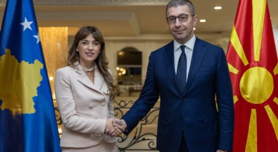 Mickoski takon Albulena Haxhiun: Mund të kontribuojmë për stabilitet dhe integrim më të shpejtë evropian