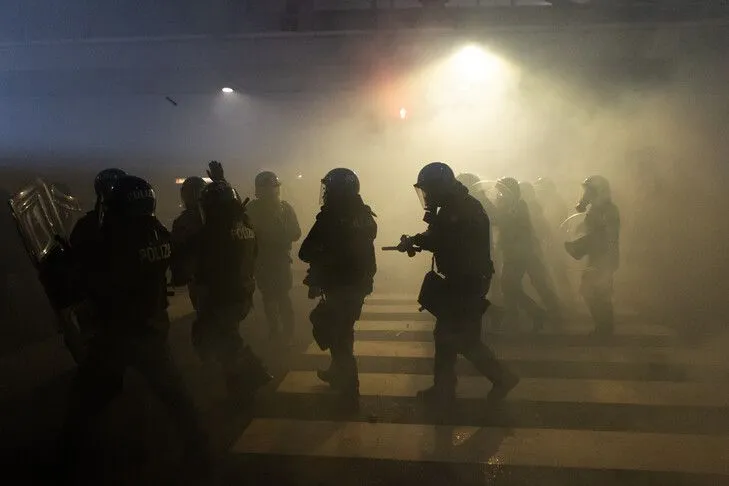 Itali, qeveria miraton dërgimin e 500 trupave policore në Milano pas protestave të dhunshme