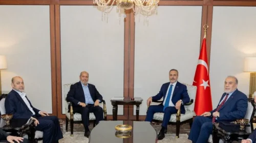Ministri i Jashtëm turk takohet me kreun e byrosë politike të Hamasit në Ankara