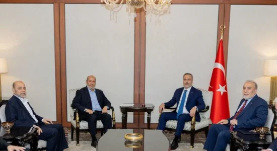 Ministri i Jashtëm turk takohet me kreun e byrosë politike të Hamasit në Ankara