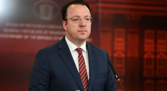 Nikolloski: Ndërtimi i autostradave dhe hekurudhave është prioritet strategjik për Maqedoninë