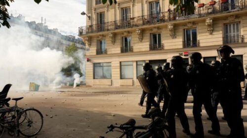 Parisi në flakë/ 550 mijë persona në protestë, 1 person humb jetën, rreth 900 të arrestuar