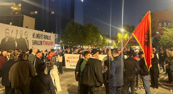 OVL-UÇK thërret protestuesit të mblidhen sot në sheshin e Prishtinës