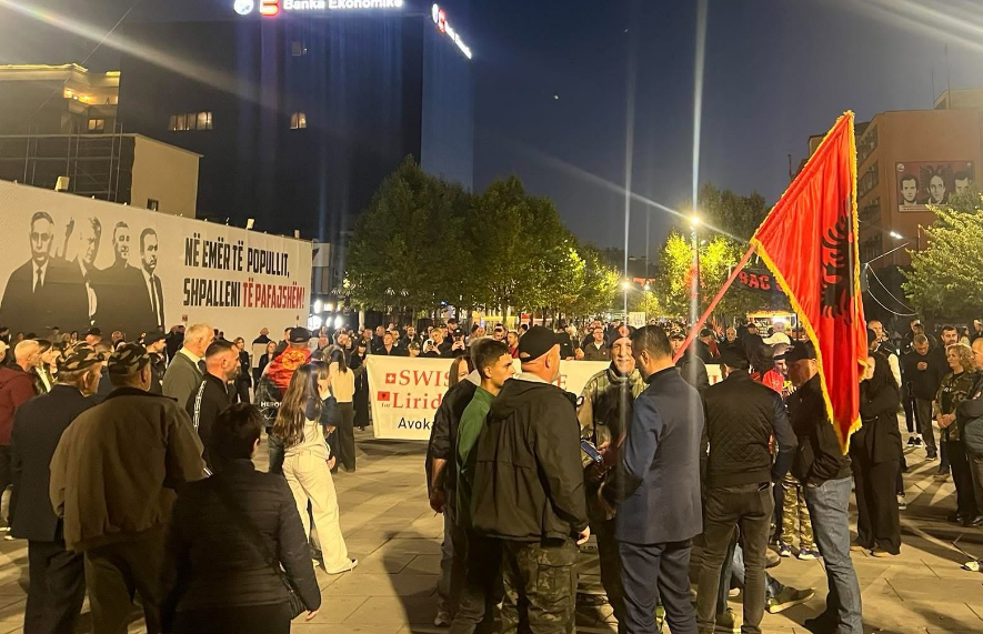 OVL-UÇK thërret protestuesit të mblidhen sot në sheshin e Prishtinës