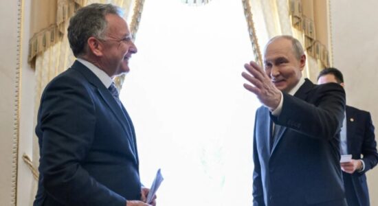Putin pranon rifillimin e negociatave trepalëshe për Ukrainën