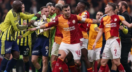 Përleshja pas derbit nuk kalon pa pasoja, zbulohen dënimet për yjet e Galatasarayt dhe Fenerbahces