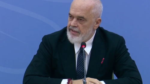 Kryeministri sulmon protestuesit e dhunshëm: Njërëz pa shkollë, kanë nevojë për psikolog!