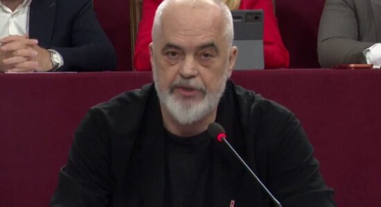 Protesta në ditën e 18-të, Rama përsërit ftesën për dialog, të shtunën pritet një tjetër tubim