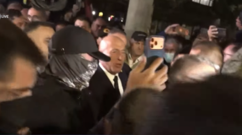 Ramush Haradinaj i bashkohet protestës: Po më dhimbëseni ju dhe ata në Hagë