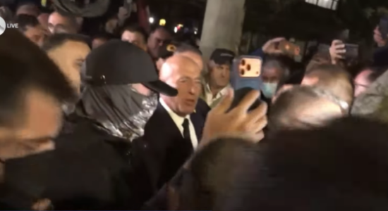 Ramush Haradinaj i bashkohet protestës: Po më dhimbëseni ju dhe ata në Hagë