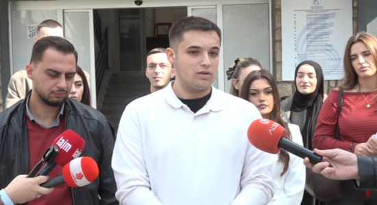 (VIDEO) Studentët e “Nënë Terezës” njihen me propozimin e ministrit