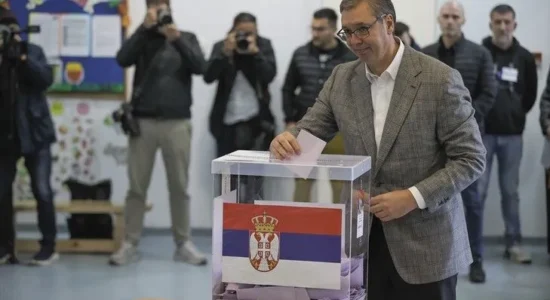 Vuçiq pas votimit në Beograd: Sot, Serbia zgjedh mes së ardhmes dhe së kaluarës