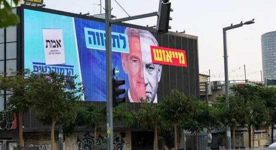Kreu i “Demokratëve” izraelitë takohet me liderin partisë arabe në përpjekje për të formuar “qeveri ndryshimi”