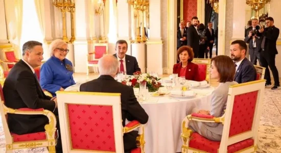 Siljanovska-Davkova diskuton në Budapest për marrëdhëniet dypalëshe dhe integrimin evropian