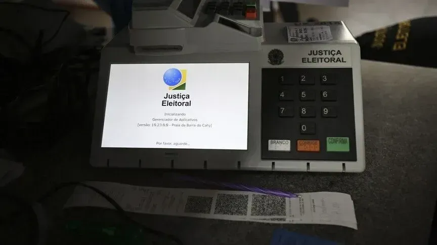 Hapen qendrat e votimit në Brazil për raundin vendimtar të zgjedhjeve presidenciale