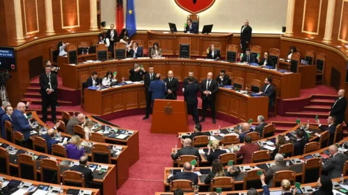 Kuvendi i Shqipërisë miraton mes tensionesh reformën e re administrativo-territoriale