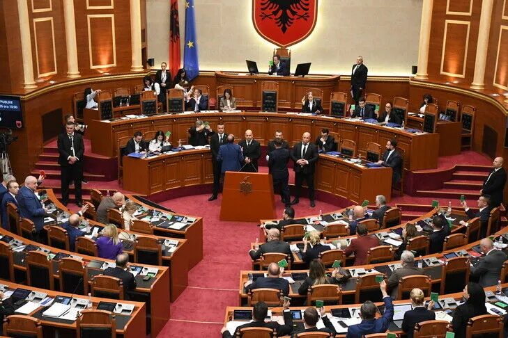 Kuvendi i Shqipërisë miraton mes tensionesh reformën e re administrativo-territoriale
