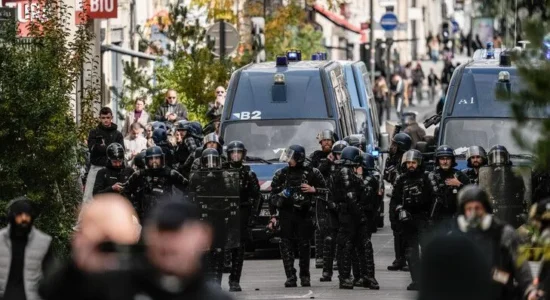 Franca paralajmëron përgjigje të rreptë dhe dislokimin e 70 mijë forcave të sigurisë për protestat e të shtunës