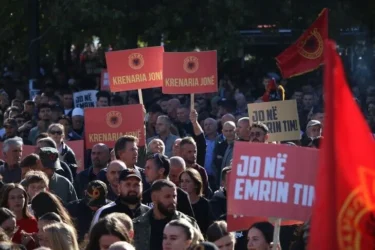 Protesta në Prishtinë kundër vendimit të Hagës
