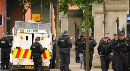 Irlandë e Veriut, një sulm i dyshuar me bombë artizanale shkakton evakuime në Belfast