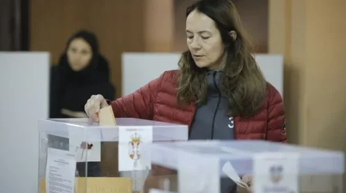 Serbi, mbi 6,4 milionë votues do t‘u drejtohen qendrave të votimit në zgjedhjet e parakohshme më 25 tetor