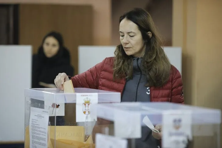 serbi-mbi-6-4-milione-votues-do-t-u-drejtohen-qendrave-te-votimit-ne-zgjedhjet-e-parakohshme-me-25-tetor