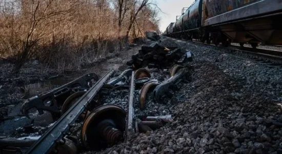Rusi, 20 vagonë të një treni mallrash dalin nga shinat, marrin flakë 7 cisterna