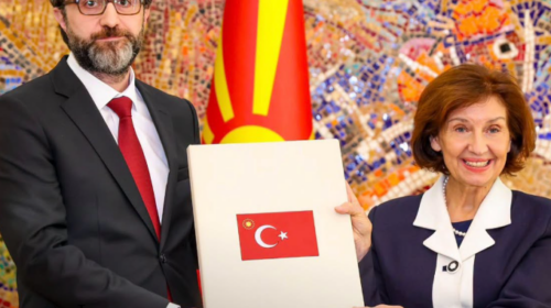 Presidentja e Maqedonisë së Veriut pranon kredencialet e ambasadorit të ri të Turqisë në Shkup