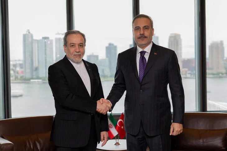 ministri-i-jashtem-i-turqise-dhe-homologu-iranian-diskutojne-zhvillimet-rajonale-ne-bisede-telefonike