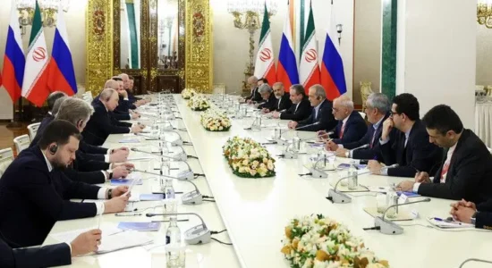 Presidentët e Iranit dhe Rusisë diskutojnë tensionet rajonale dhe marrëdhëniet dypalëshe në Moskë