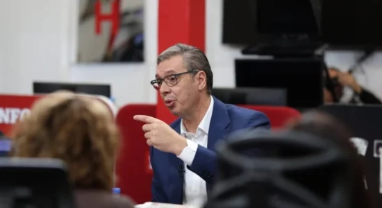 As një javë nuk ka kaluar pas humbjes së pushtetit, Vuçiq akuzon studentët për përndjekje politike