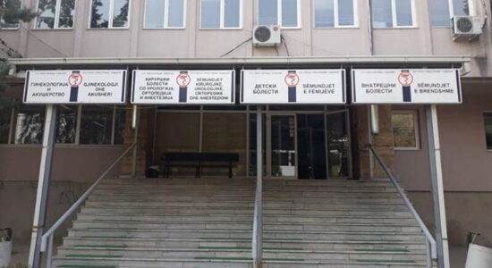 Lëndohet një punëtor gjatë kryerjes së detyrave të punës në një fabrikë në Kumanovë