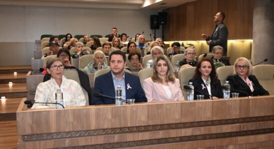 Limani: Komuna e Gostivarit do të ndajë 100 vauçerë për mamografi falas në kuadër të “Tetorit Rozë”