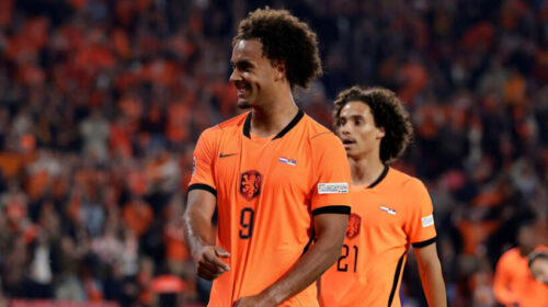 Zirkzee nderon Xavi-n, Holanda “thyen” 2-1 Serbinë